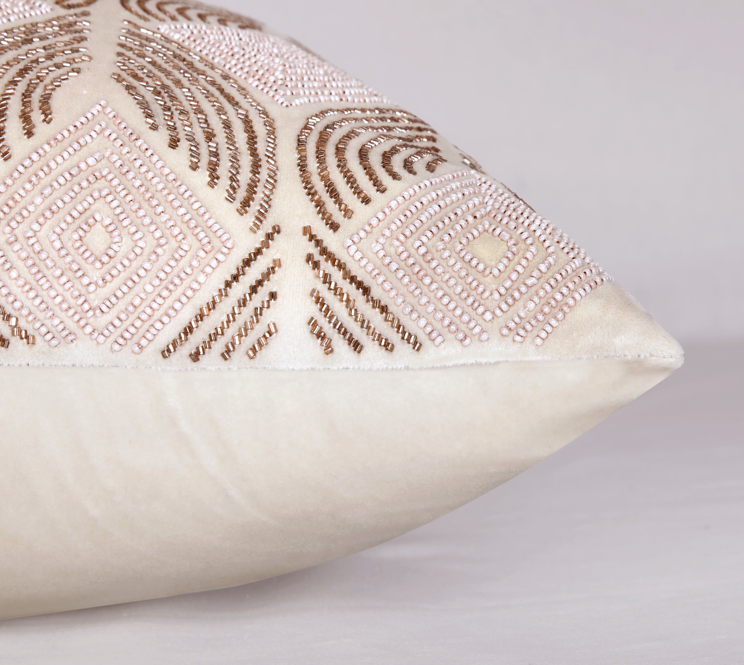 IRIS Cream Pink Velvet Cushion Cover