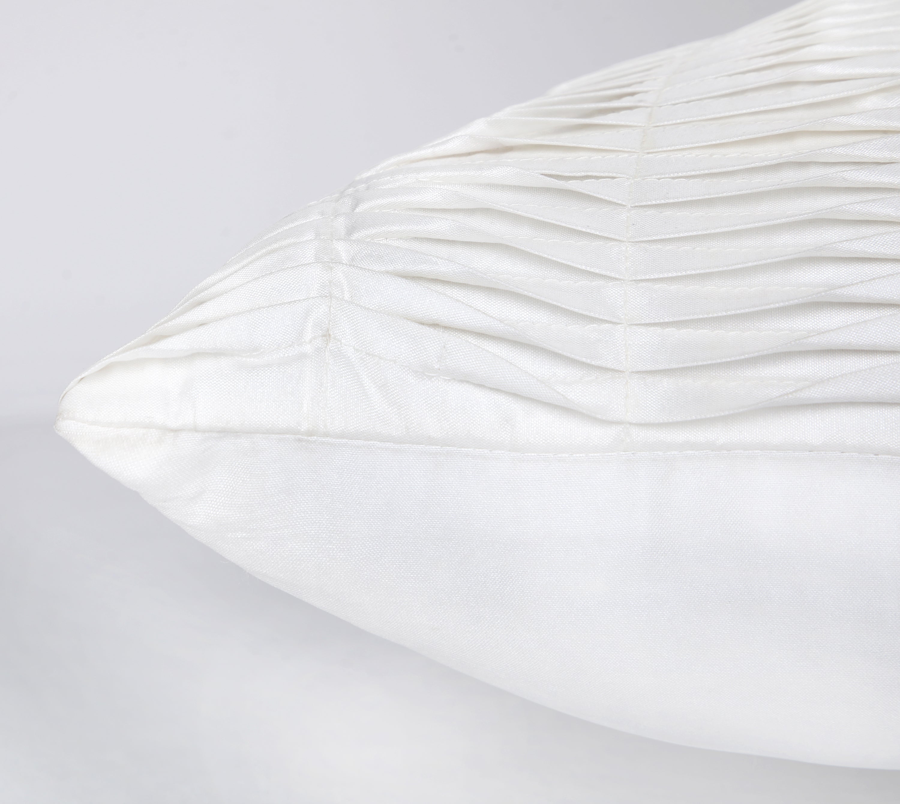 DIVOT White Pleated Cushion Cover