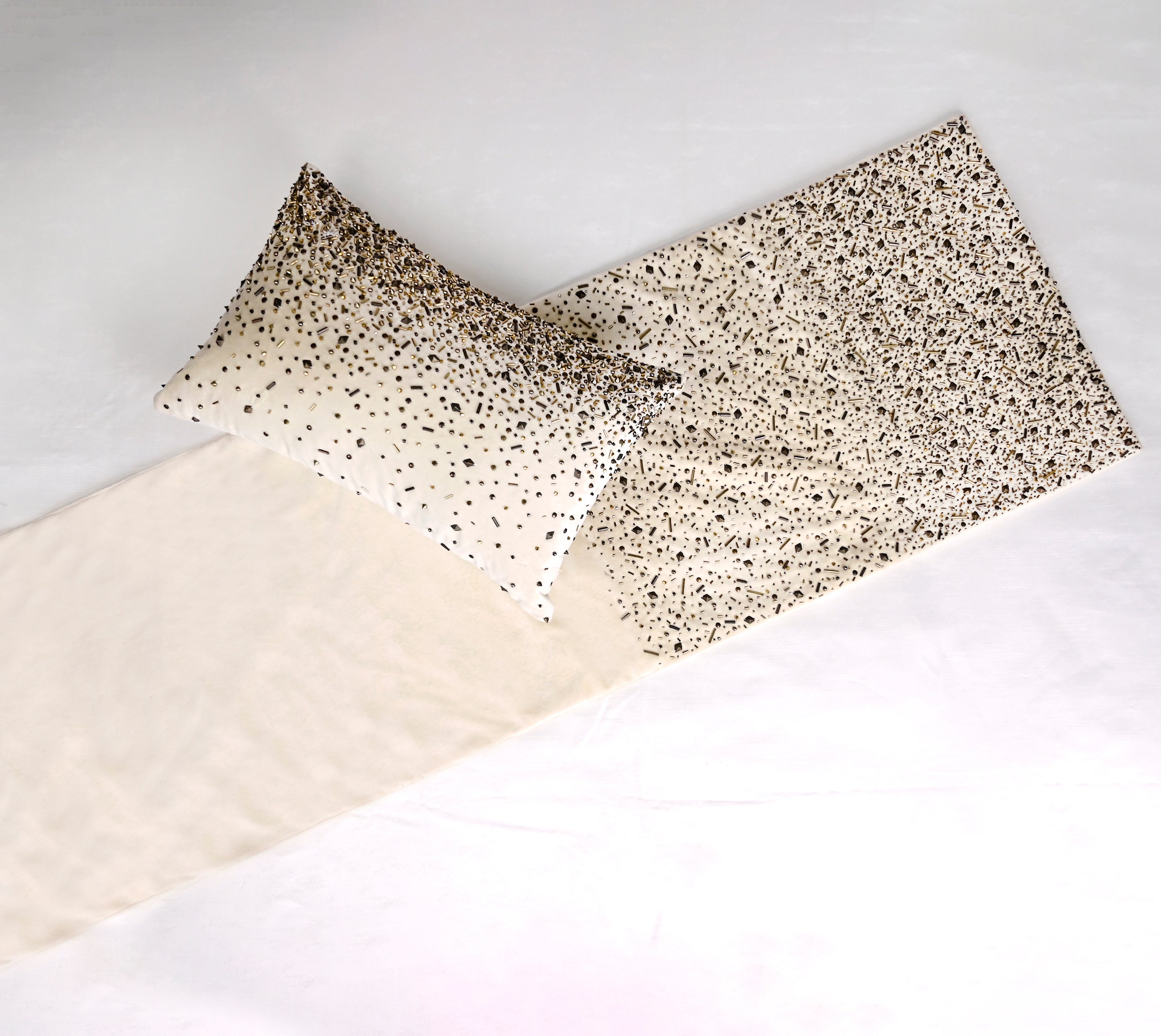 Cream Bed Runner Set