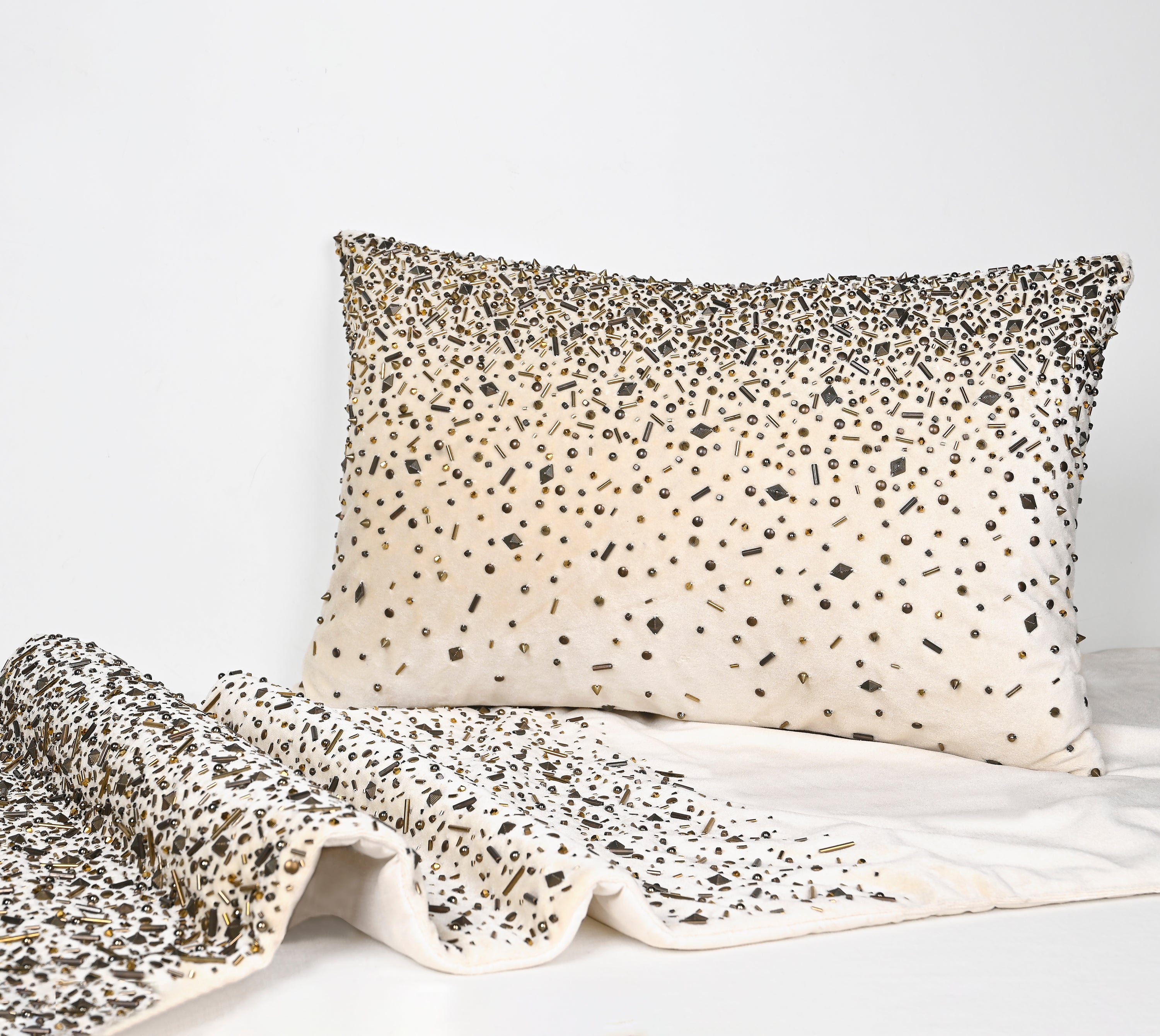 Cream Bed Runner Set
